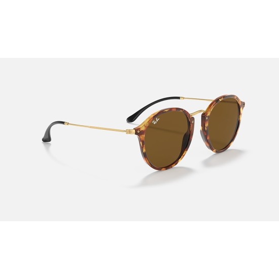 ROUND FLECK
Lenses: Brown Classic B-15  +  Frame: Tortoise