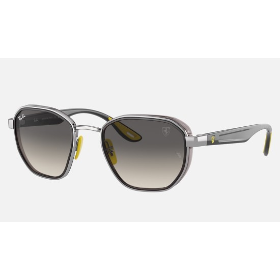 RB3674M SCUDERIA FERRARI COLLECTION
Lenses: Grey Gradient  +  Frame: Gunmetal